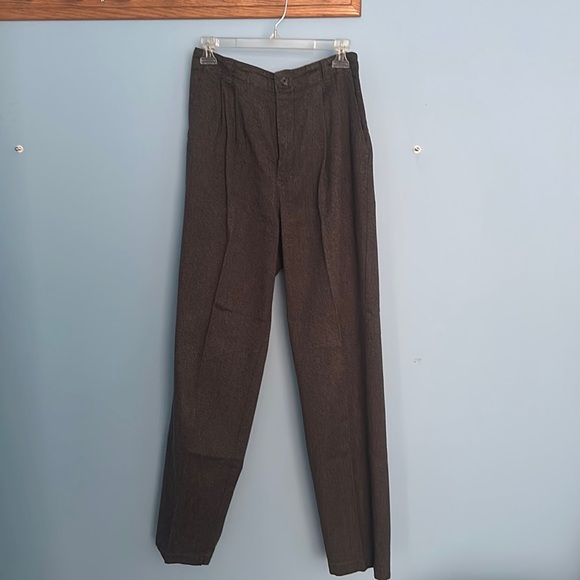 Gray slacks with front & back pockets. 100% cotton Size: 12 - Picture 1 of 10